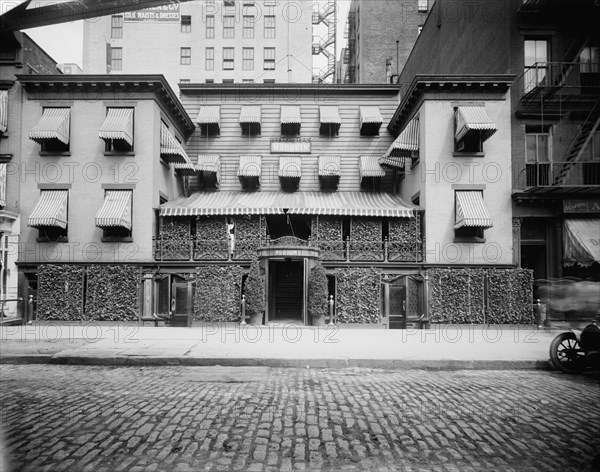 Mouquin Restaurant & Wine Co., Sixth Avenue, New York, N.Y., between 1905 and 1915. Creator: Unknown.