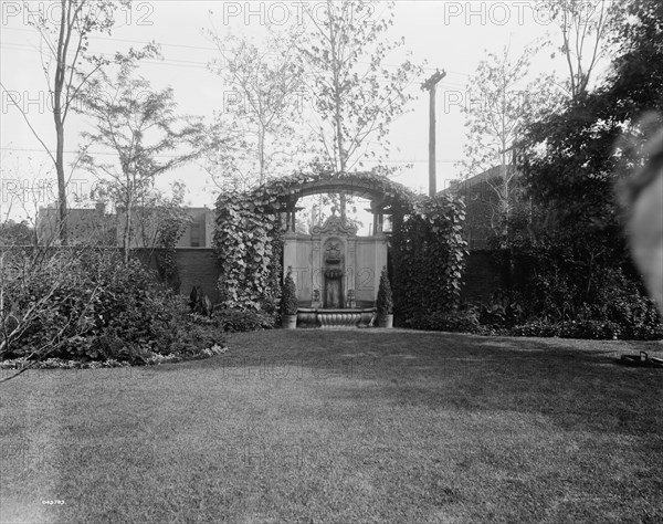 Franklin H. Walker fountain, Detroit, Mich., between 1905 and 1915. Creator: Unknown.