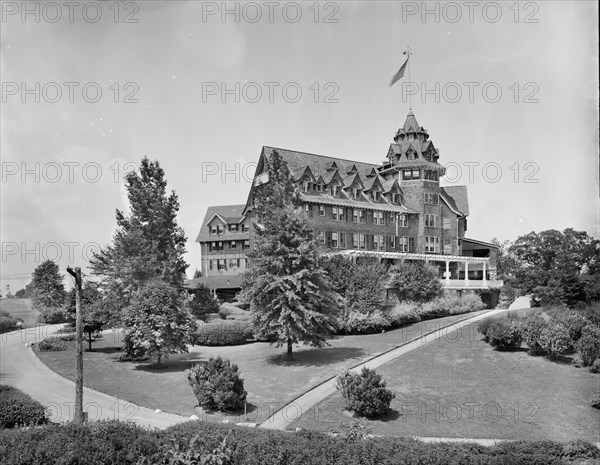 Beautiful Edgewood Inn, Greenwich, Conn., between 1905 and 1915. Creator: Unknown.