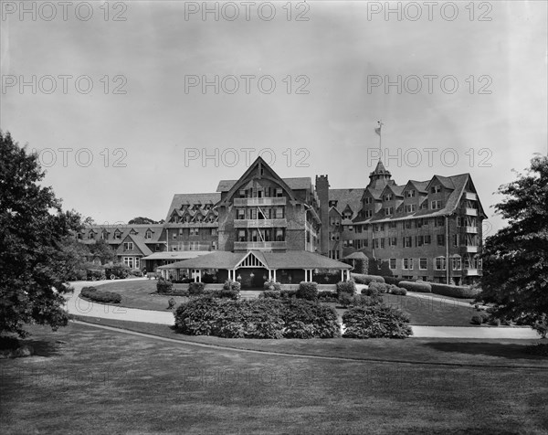 Beautiful Edgewood Inn, Greenwich, Conn., between 1905 and 1915. Creator: Unknown.