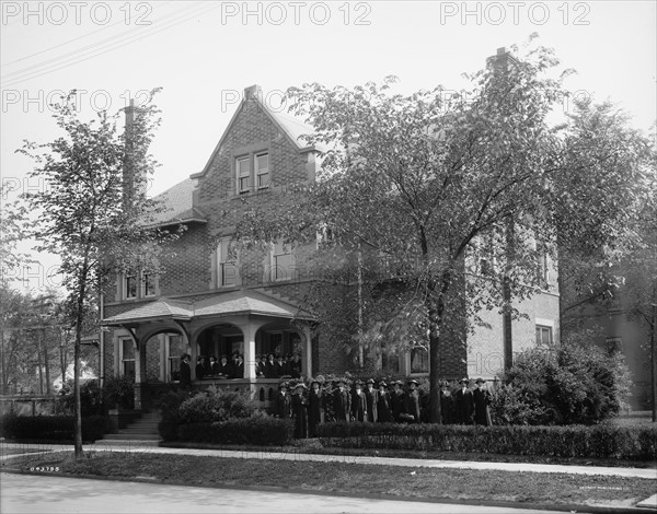 Visiting nurses' building, Detroit, Mich., between 1905 and 1915. Creator: Unknown.