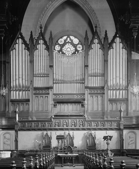 Organ at Fort Street Presbyterian Church, Detroit, Mich., between 1905 and 1915. Creator: Unknown.