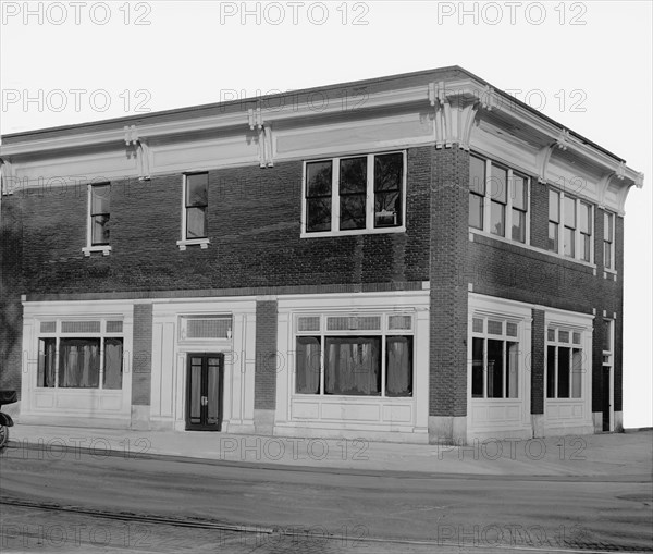 Dime Savings Bank Branch, Broadway and Grand Circus Park, Detroit, Mich., between 1905 and 1915. Creator: Unknown.