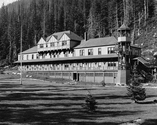 Glacier House, Selkirk Mtns., Canada, between 1900 and 1915. Creator: Unknown.