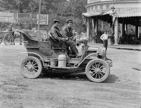 REO Mountaineer, New York to San Francisco and back, between 1900 and 1905. Creator: Unknown.