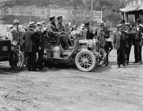 REO Mountaineer, New York to San Francisco and back, between 1900 and 1905. Creator: Unknown.