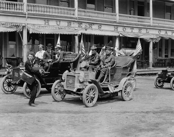 REO Mountaineer, New York to San Francisco and back, between 1900 and 1905. Creator: Unknown.