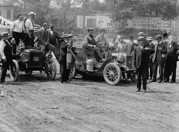 REO Mountaineer, New York to San Francisco and back, between 1900 and 1905. Creator: Unknown.