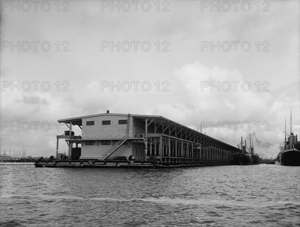 Commandancia Street wharf, Pensacola, Fla., between 1900 and 1905. Creator: Unknown.