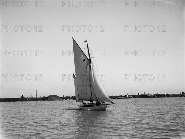 Yacht Vesta, between 1900 and 1905. Creator: Unknown.