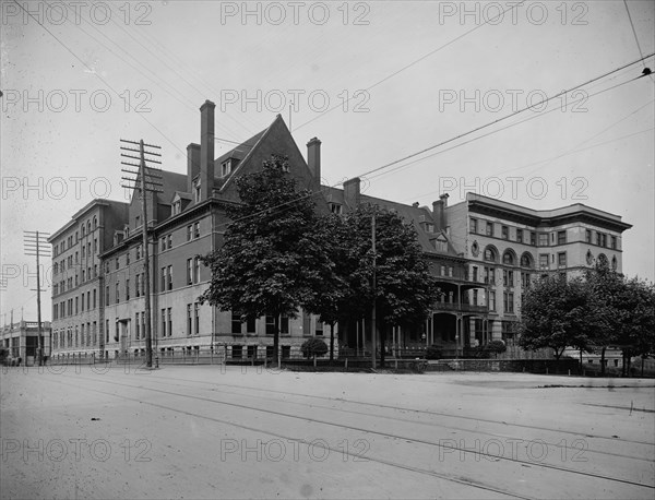 Hotel Vancouver, Vancouver, B.C., between 1900 and 1905. Creator: Unknown.