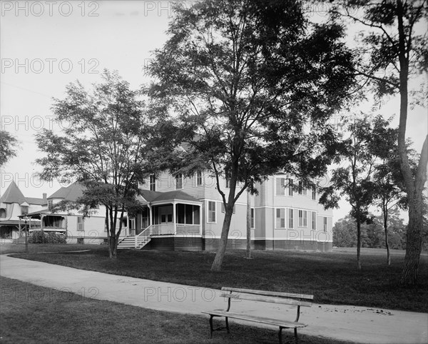 Manhanset Cottage, Shelter Island, N.Y., between 1900 and 1905. Creator: Unknown.