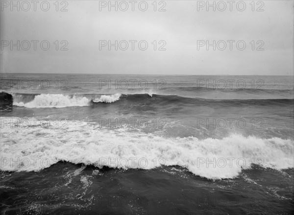 Surf, between 1900 and 1905. Creator: Unknown.