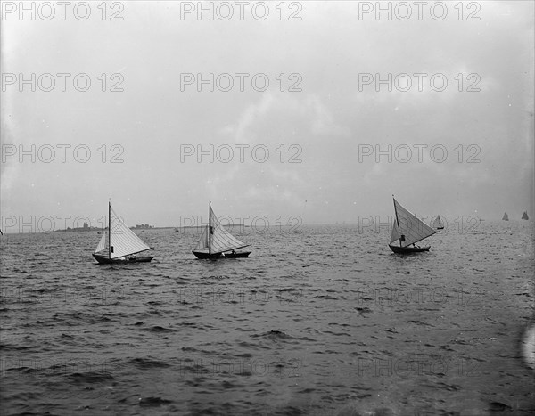 Dory race, I.H. Reg., between 1890 and 1900. Creator: Unknown.