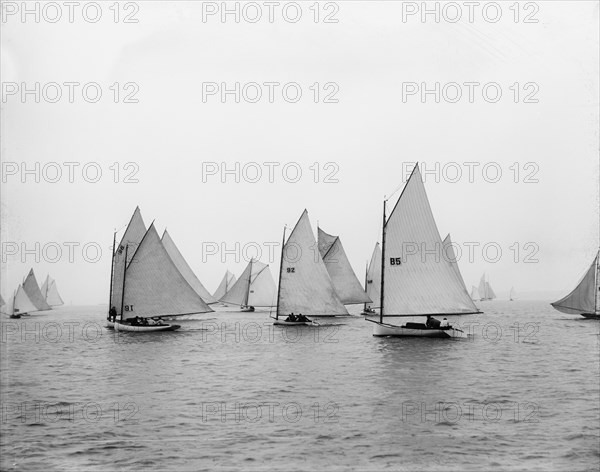 At start, Larchmont, 1895 July 4. Creator: John S Johnston.