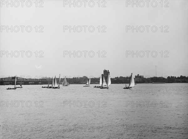 D.B.C.Y. [Detroit Boat Club yacht] regatta, just after the start, between 1900 and 1910. Creator: Unknown.
