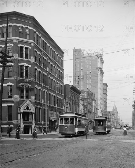 Market Street, Louisville, Ky., between 1900 and 1910. Creator: Unknown.