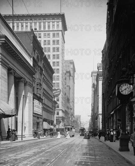 Fourth St. [Street], Cincinnati, Ohio, between 1900 and 1910. Creator: Unknown.