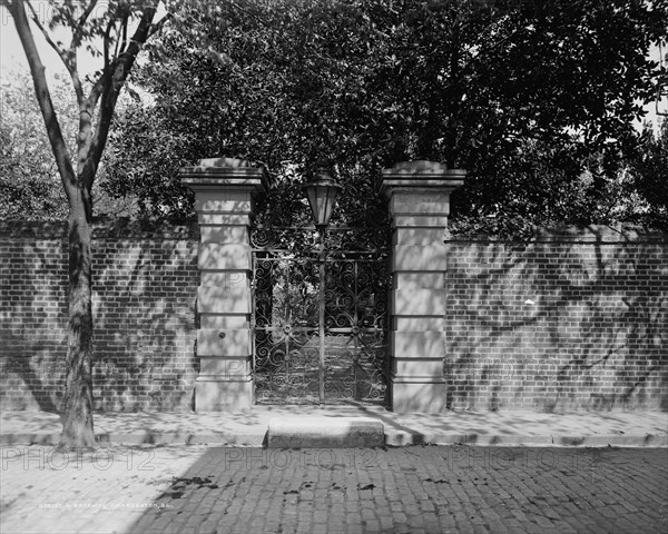 A Gateway, Charleston, S.C., between 1900 and 1910. Creator: Unknown.