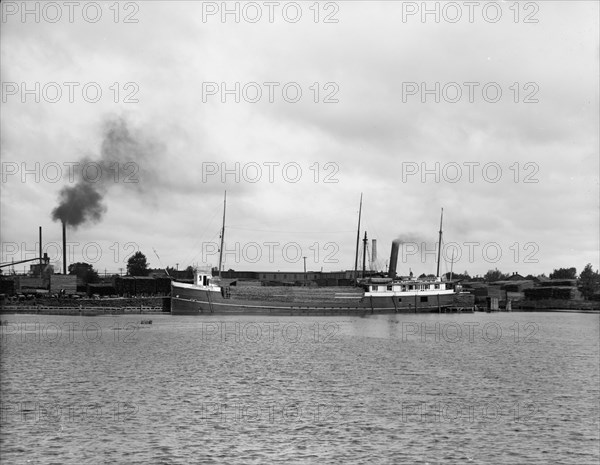 Saginaw River, Saginaw, Mich., c1908. Creator: Unknown.