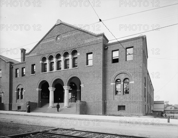 Elevated railway terminal, Philadelphia, Pa., between 1900 and 1910. Creator: Unknown.