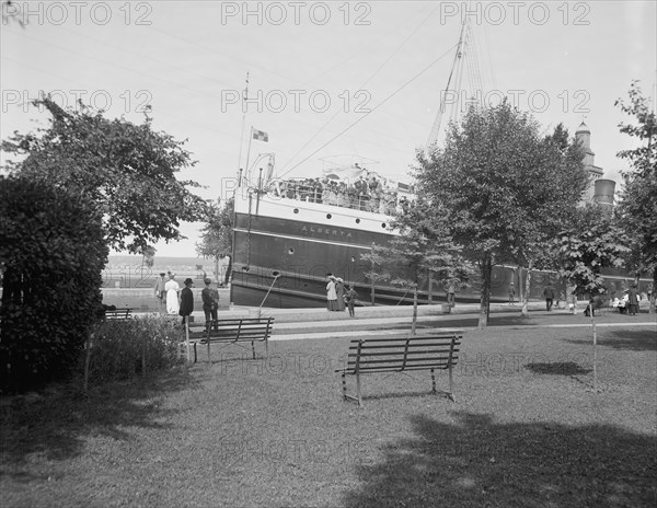 Steamer locking through, Saulte [sic] Ste. Marie, Mich., between 1910 and 1920. Creator: Unknown.