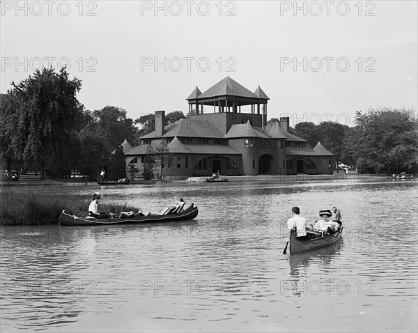 Skating pavilion and canal, Belle Isle [Park], Detroit, Mich., c.between 1900 and 1910. Creator: Unknown.