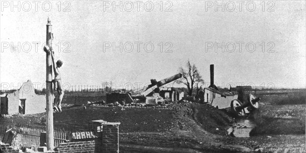 ''La seconde bataille d'Ypres; les restes d'un moulin et d'une chapelle', 1915. Creator: Unknown.