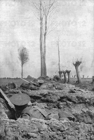 'Seconde bataille d'Ypres; Dans le secteur Anglais: les King's Liverpools en premiere ligne', 1915. Creator: Unknown.