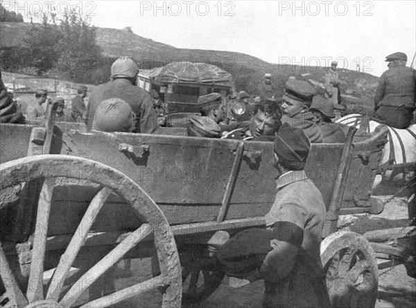 'Notre offensive d'Artois; Des prisonniers allemands blesses en charrette a Mont-Saint-Eloi', 1915. Creator: Unknown.