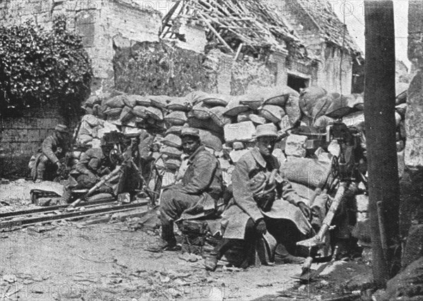 'Dans Neuville-Saint-Vaast; Nous avions penetre, le 9 mai, dans Neuville', 1915. Creator: Unknown.