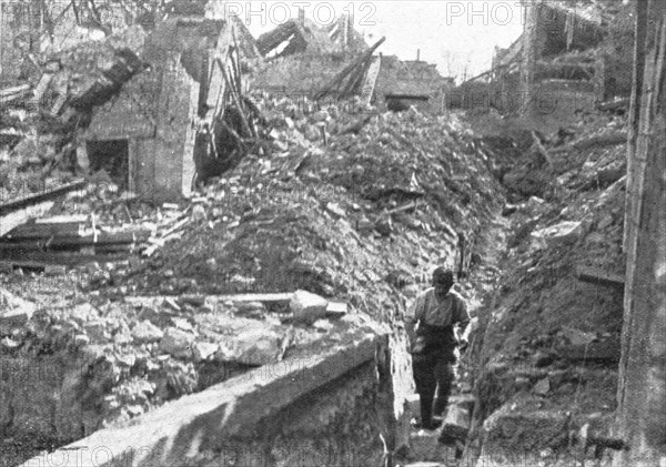 'Dans Neuville-Saint-Vaast; Nous avions penetre, le 9 mai, dans Neuville', 1915. Creator: Unknown.