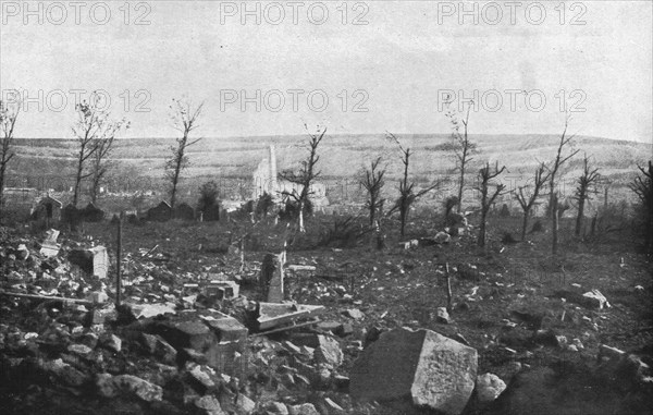 ''Notre offensive d'Artois; le cemetiere d'Ablain', 1915. Creator: Unknown.