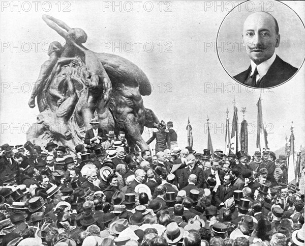 'La ceremonie du quarto; Au pied du monument, Gabriele d'Annunzio prononce le discours',1915. Creator: Unknown.