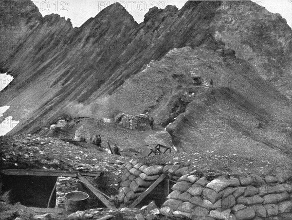 'Sur le Front Italien; des tranchees et abris d'artillerie a 2800 metres d'altitude..., 1915. Creator: Robert Vaucher.