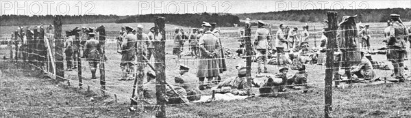 'La bataille de Champagne; Un enclose aux officiers prisonniers', 1915 (1924). Creator: Unknown.