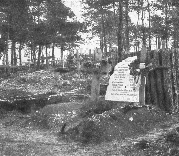 'Derriere L'ennemi refoule; Un cimetiere allemande: au premier plan, deux tombes...1915 (1924).. Creator: Unknown.