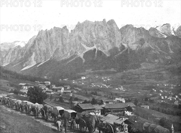 'Sur le front Italien; Un convoi de ravitaillement sur le route des Dolomites ; au...1915 (1924). Creator: Unknown.
