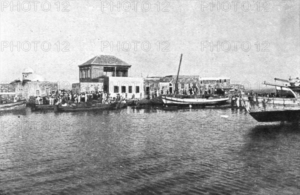 'Le drapeau Francais sur la cote Syrienne; Le debarquement des marins francais..., 1915 (1924). Creator: Unknown.