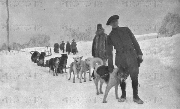 'Sous la direction de notre consul en Alaska, que l'on voit ici la tete d'un attelage..., 1915 (1924 Creator: Unknown.