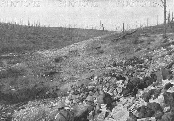 'La troisieme phase de la Bataille; Au flanc d'un ravin, sur la rive droite de la Meus... 1916 (1924 Creator: Unknown.
