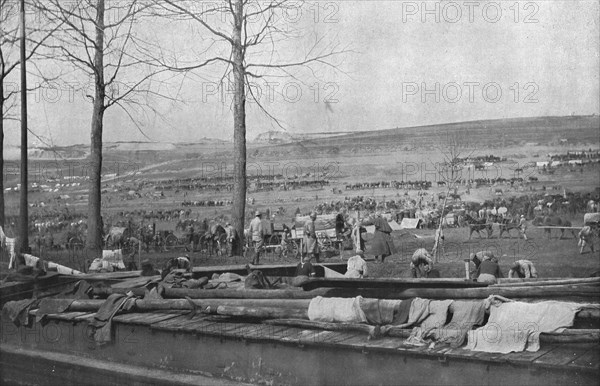 ''A l'arriere de Verdun; Un camp sur la Meuse', 1916 (1924) Creator: Unknown.