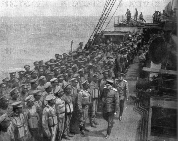 'Pour venir combattre sur le front de France; Pres de cotes de Corse: un sous-marin..., 1916 (1924) Creator: Unknown.
