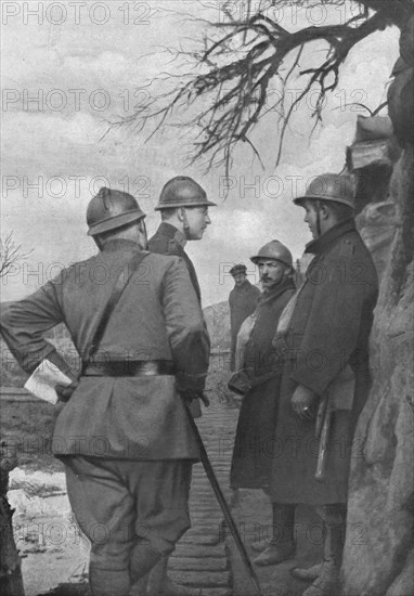 ''A l'armee Belge; Le roi Albert, Le roi des Belges aux tranchees de Steenstraete', 1916 (1924) Creator: Unknown.