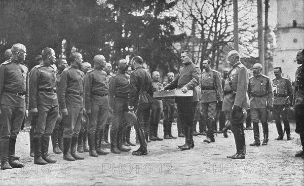 'Aux armees Russes reorganisees; Au quartier imperial: le baiser de paques du Tsar..., 1916 (1924) Creator: Unknown.