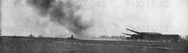 'La preparation d'artillerie; tir d'ALVF. - ou artillerie sur voie ferree..., 1916 (1924) Creator: Unknown.