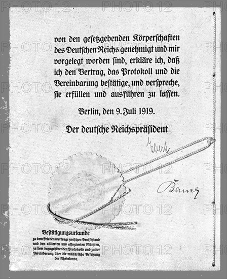 'Le document de Versailles; Signatures du president Ebert et du chancelier Baur', 1919. Creator: Unknown.
