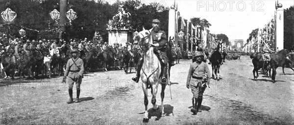 'Le jour de gloire; le general Gouraud arrive sur la place de la Concorde: derriere lui..., 1919. Creator: Unknown.