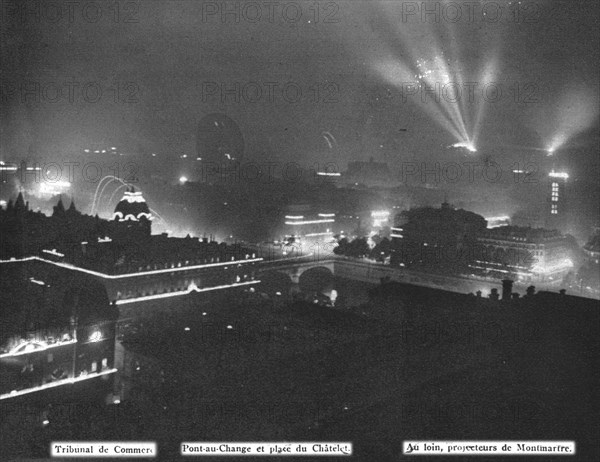 'Le jour de gloire; panorama de Paris illumine le soir de 14 juillet 1919, au centre, le..., 1919. Creator: Famechon et Queste.