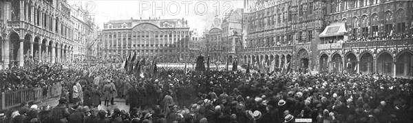 'Les fetes de la victoire en Belgique; sur le Grand Place de Bruxelles, le 22 juillet:..., 1919. Creator: Jean Clair-Guyot.